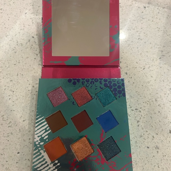 Living Color eyeshadow palette! - Picture 2 of 3
